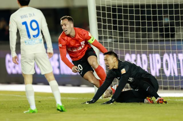 九游娱乐中心-【中超】廖承坚替补2球反绝杀 亚泰3比2大连人