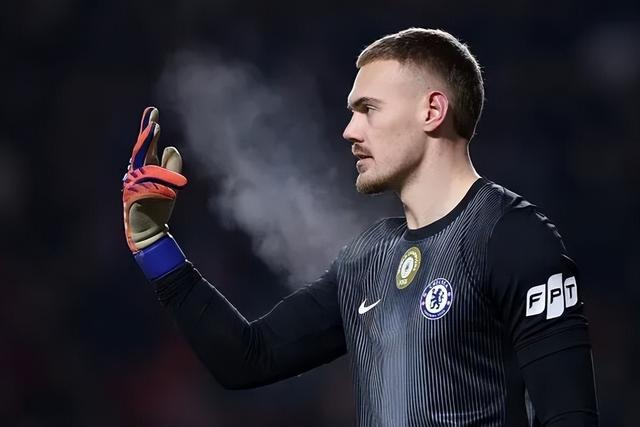 九游正版入口-不走运！蓝军二门欧冠半场伤退 新帅本欲重点培养他