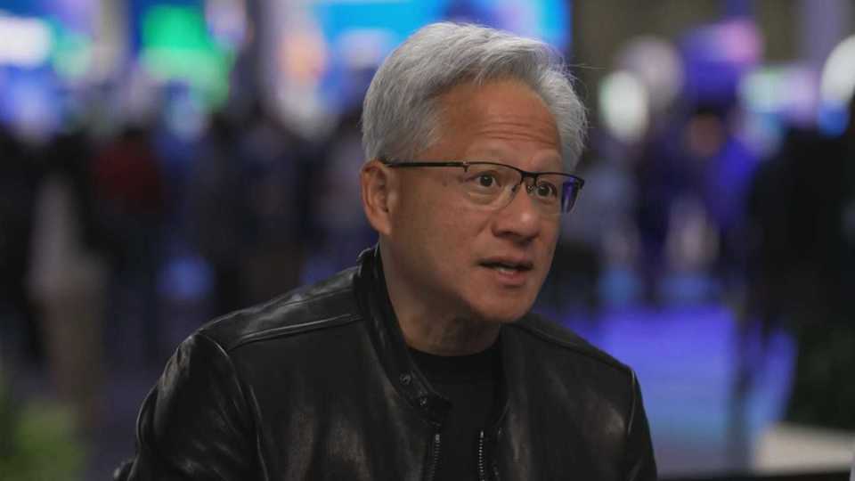特朗普电话急召：黄仁勋飞往阿拉斯加追上总统专机